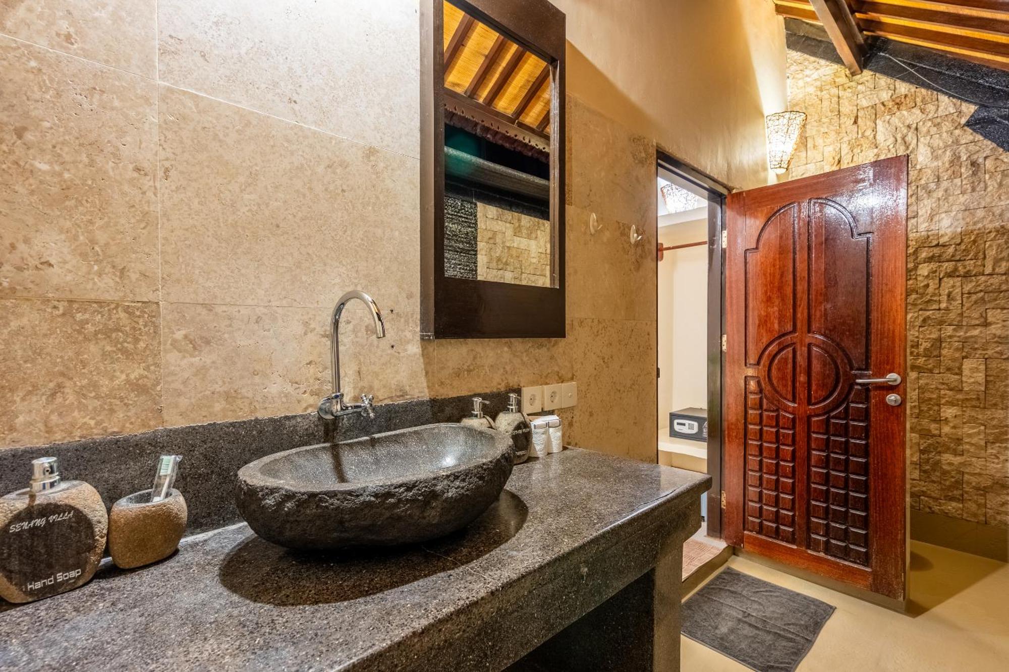 Senang Guest house 4*